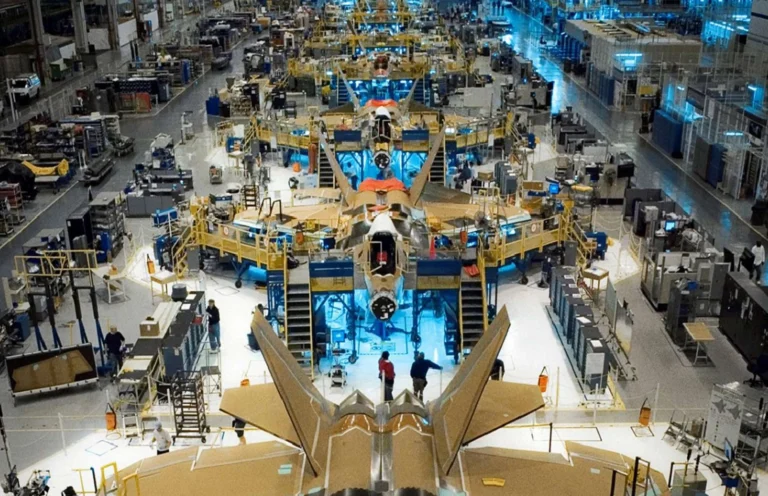 Trump’s Bold Plan to Buy Into Lockheed Martin, Boeing, and Palantir: Will It Revolutionize U.S. Defense or Stifle Innovation?