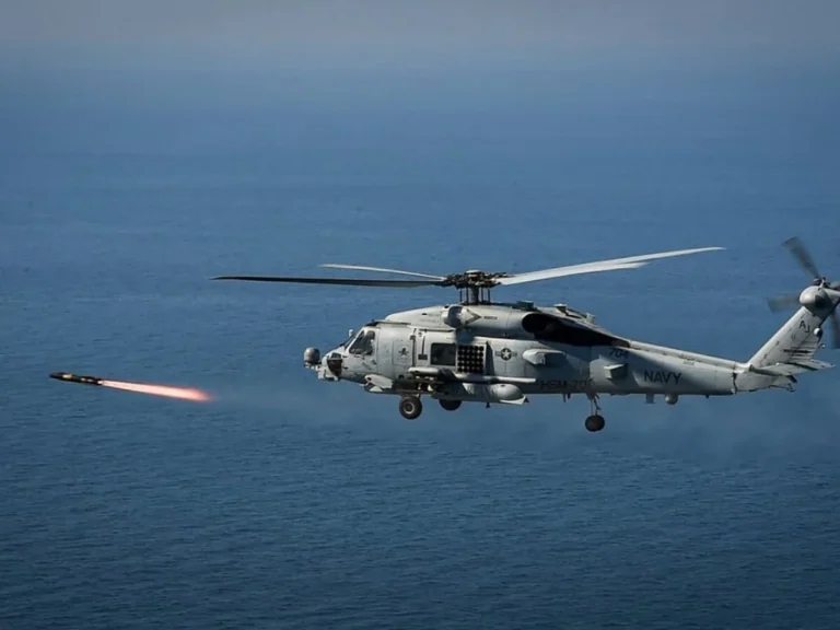 U.S. Navy Destroyer Deploys Hellfire-Armed MH-60R Helicopters Over Gulf of Aden