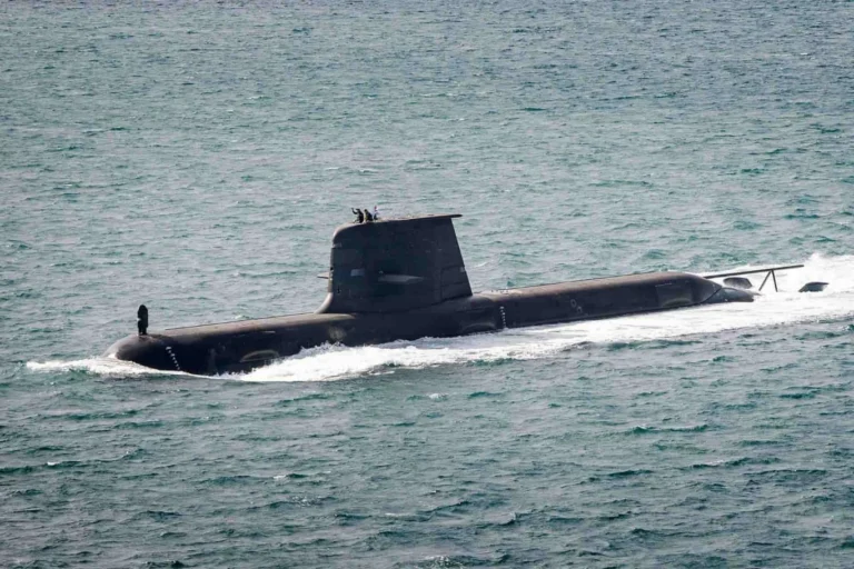 Australia Extends Raytheon Support for Collins Sub Combat Systems