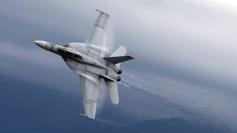 NavU.S.Navy to Equip Super Hornets with Auto-GCASy to Equip Super Hornets with Auto-GCAS