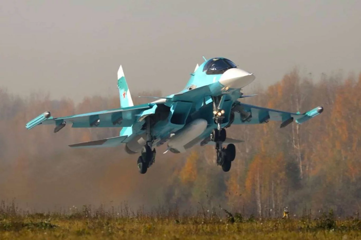Russia Enhances Air Strike Capabilities with Latest Su-34 Fighter-Bomber Deliveries