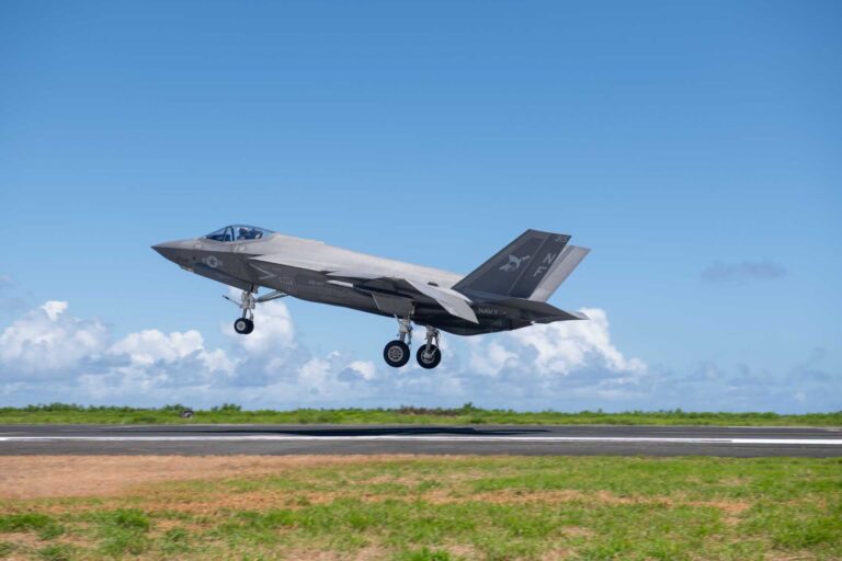 U.S._Navy_F-35C_fighter_jets_conduct_first_ever_field_carrier_landing_training_at_Iwo_To_Japan_Exclusive_1920_001