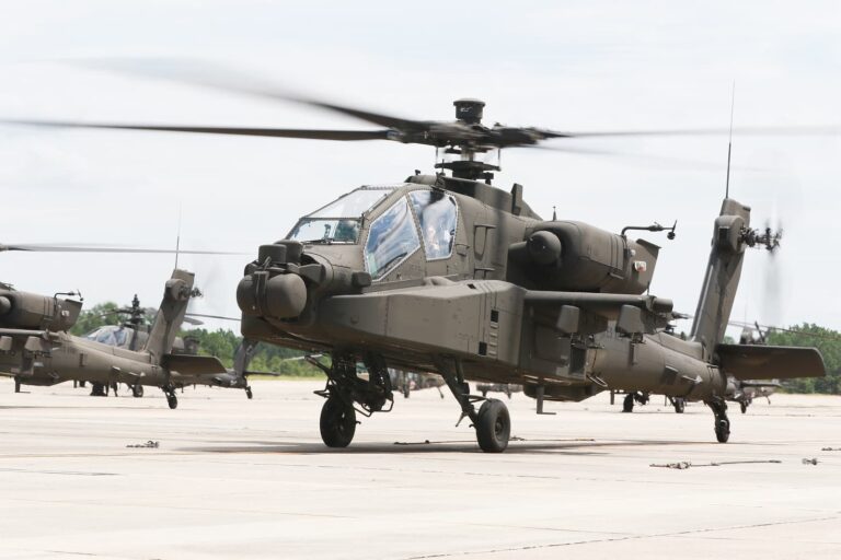 U.S. Army Tests Advanced Pacific Combat Tactics with Apaches in Hawaii