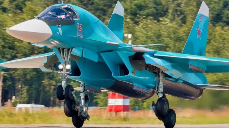 Sukhoi-Su-34-Heading-Into-the-Sky-1024x576